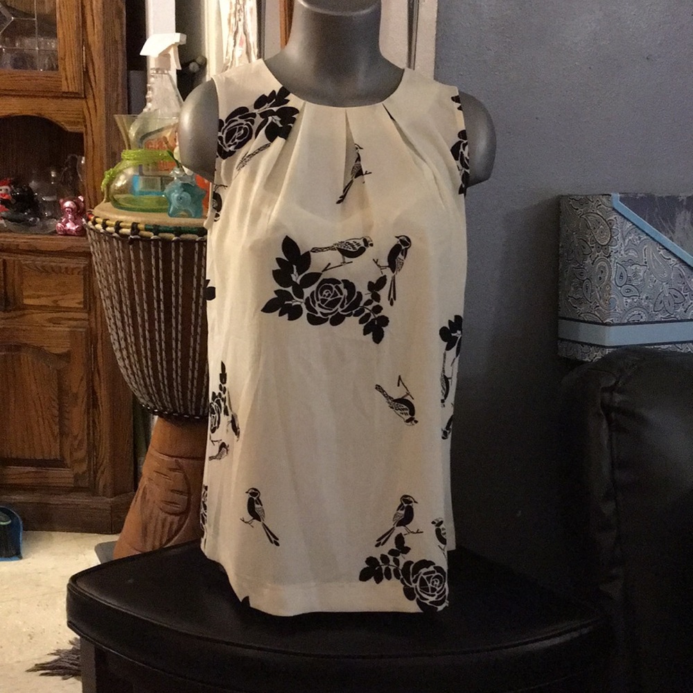 Sleeveless beautiful blouse
